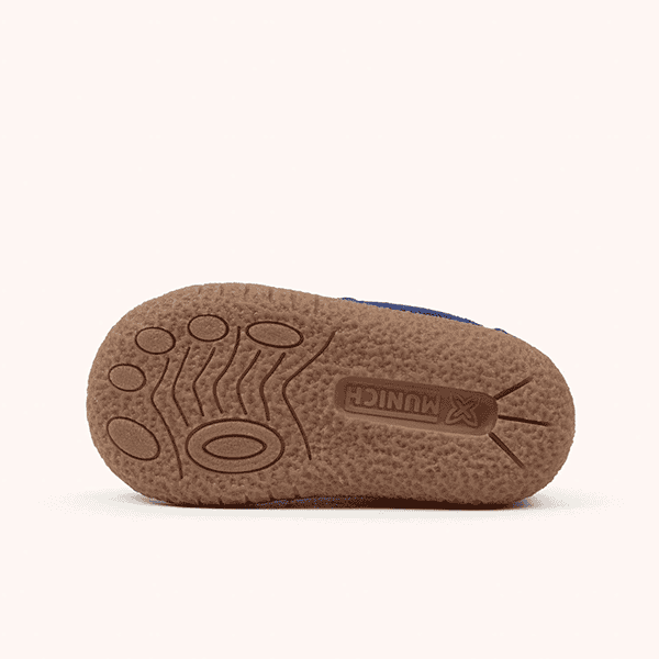 Zapatillas de calzado infantil con suela antideslizante y cómoda para niños.