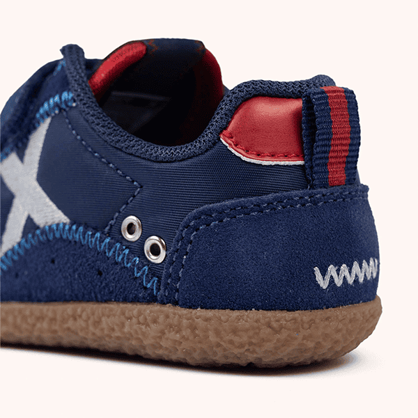 Zapatos deportivos para niños en diferentes estilos y colores, perfectos para su comodidad y estilo en calzado infantil. Calidad y durabilidad garantizadas en tiendas de calzado Luis Rico.