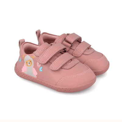 Zapatos infantiles rosas con diseño de unicornio, velcro y suela antideslizante para niñas y niños. Perfectos para combinar en outfits casuales y cómodos para el día a día.
