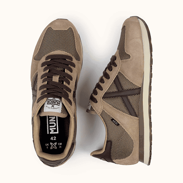 Cálzate cómodos zapatos deportivos de color beige con detalles en marrón y malla transpirable, ideales para actividades diarias y estilo casual.