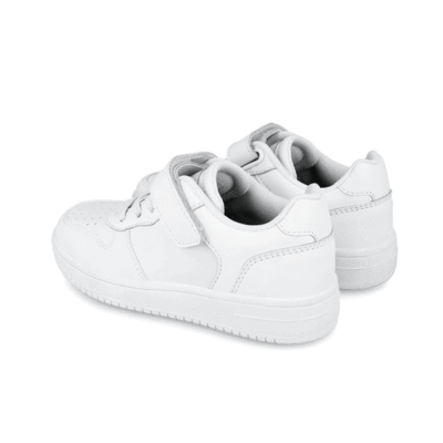 Zapatillas blancas de deporte con velcro, calzado cómodo y moderno para niños, ideal para estar en tendencia y comodidad en tiendas de calzado Luis Rico.