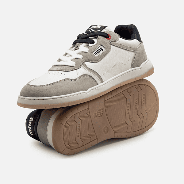 Zapatillas deportivas hombre en color gris y blanco con suela de goma antideslizante para calzado casual y deportivo.