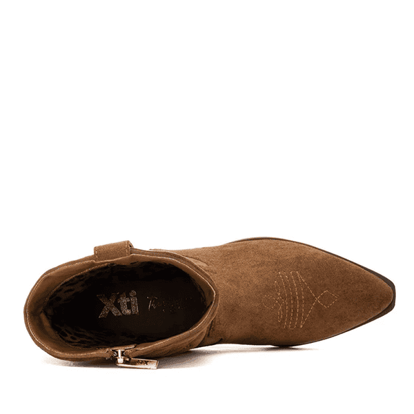 Zapatos femeninos de tacón en cuero de alta calidad, ideales para ocasiones formales y casuales, con diseño elegante y cómodo.
