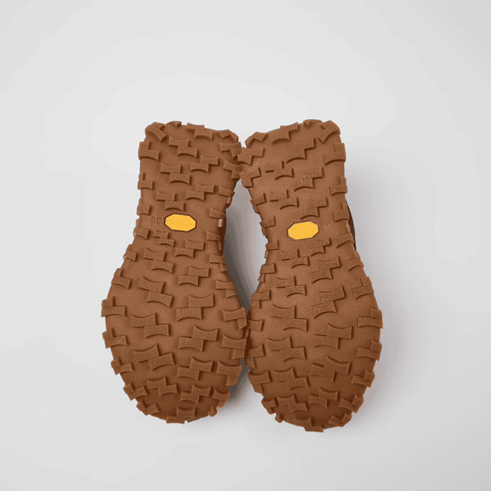 Mate shoes outsole, calzado de senderismo, suela de goma antideslizante, calzado cómodo para exteriores, durabilidad y tracción, calzado de calidad, tienda de calzado Luis Rico, calzado para actividades al aire libre, calzado resistente y práctico, calzado de trekking, calzado de montaña.