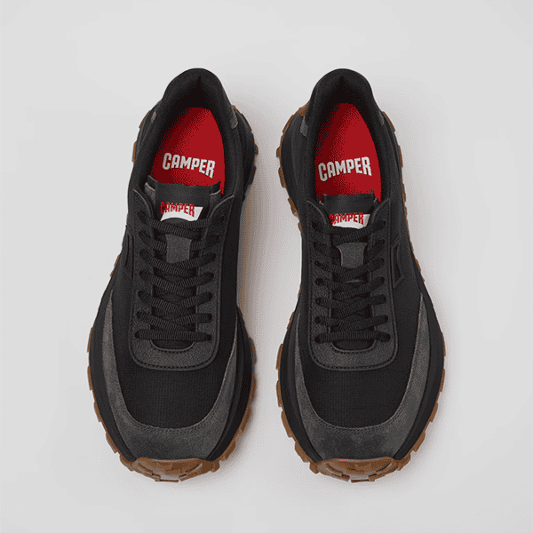 Zapatillas deportivas Camper negras con suela de goma de tendencia y comodidad máxima para el calzado diario y actividades al aire libre.