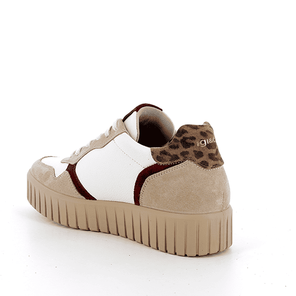 Zapatillas de moda mujer y hombre en calzado moderno estilo casual y deportivo en tiendas de calzado Luis Rico.