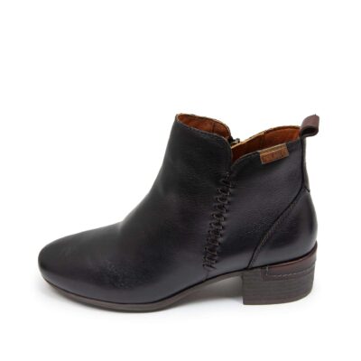 Botín de cuero negro para mujer, con ligera suela y diseño elegante, ideal para complementar tu look casual o formal.