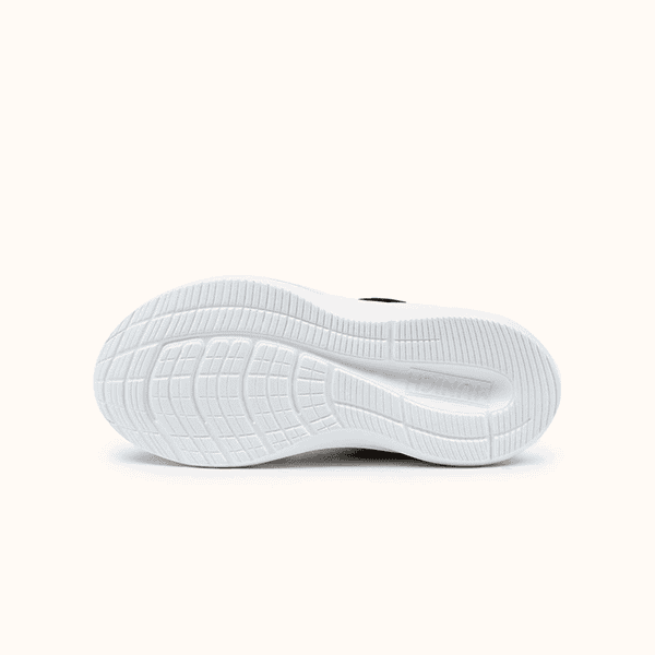 Zapatillas deportivas de ciudad con suela blanca antideslizante y diseño ergonómico para comodidad y estilo.