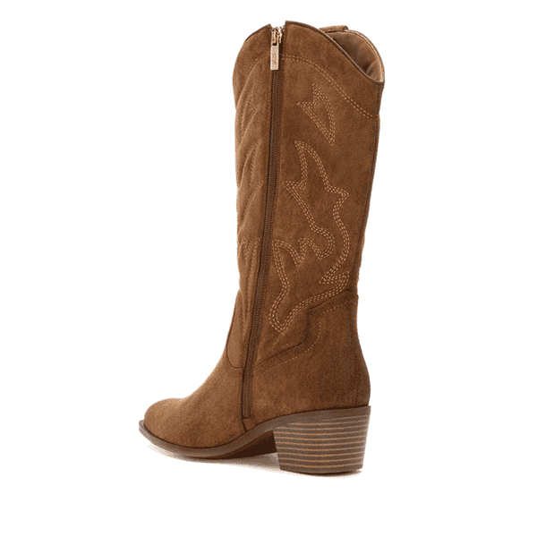 Botas de cuero camel con tacón robusto y cremallera lateral, calzado de calidad para mujer en tiendas de calzado Luis Rico. Perfectas para estilos elegantes y cómodos.