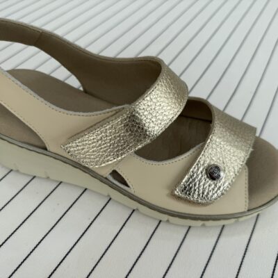 Sandalia Pitillos Crema y Oro.