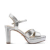 Las sandalias fiesta mujer plata Tamaris están diseñadas para ofrecer una opción elegante y versátil para ocasiones especiales. Este modelo combina estética cuidada y funcionalidad, adaptándose a diferentes estilos sin esfuerzo. El acabado en color plata aporta una estética luminosa y sofisticada, ideal para destacar en eventos. Este tipo de sandalias fiesta mujer plata es perfecto para complementar vestidos de fiesta o conjuntos más formales. Su diseño estilizado permite integrarlas fácilmente en looks de ceremonia, celebraciones o salidas nocturnas. Estas sandalias aportan un toque elegante sin necesidad de recargar el conjunto. La estructura del modelo está pensada para ofrecer una pisada estable, facilitando su uso durante toda la jornada. Esto las convierte en una opción práctica para eventos donde se busca comodidad sin renunciar al estilo. Estas sandalias Tamaris mujer destacan por su capacidad de adaptarse a distintos estilos, desde looks más elegantes hasta combinaciones más modernas. Puedes descubrir más modelos similares en nuestra tienda online: https://luisrico.es Tamaris es una marca reconocida por su diseño y su enfoque en el confort dentro del calzado femenino. Puedes conocer más sobre sus colecciones en su web oficial: https://www.tamaris.com En resumen, estas sandalias fiesta mujer plata son una opción versátil para eventos, pensadas para quienes buscan un calzado elegante, fácil de combinar y adaptado a ocasiones especiales.
