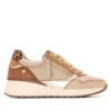 Zapatos deportivos de mujer en tonos beige con detalles de leopardo y cremalleras, ideales para estilo casual y comodidad.