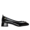 Zapatos de tacón bajo de charol negro con detalles dorados, calzado elegante y cómodo para mujer, tiendas de calzado Luis Rico.