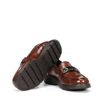 Calzado de vestir de cuero para hombre con suela antideslizante y diseño clásico, ideal para ocasiones formales y uso diario.