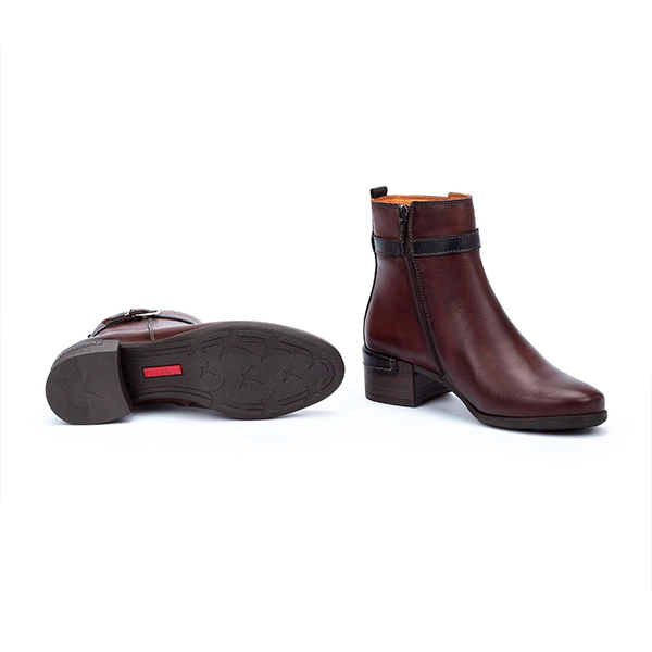 Botines de cuero para mujer en color burdeos con tacón medio.