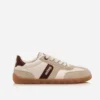 Zapatillas deportivas de calzado casual para hombre en color beige y blanco con suela de goma antideslizante y diseño moderno, ideales para estilo urbano y comodidad diaria.