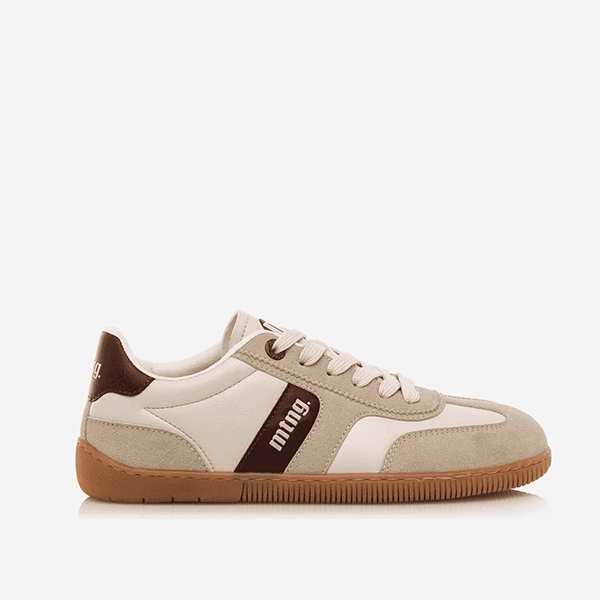 Zapatillas deportivas de calzado casual para hombre en color beige y blanco con suela de goma antideslizante y diseño moderno, ideales para estilo urbano y comodidad diaria.