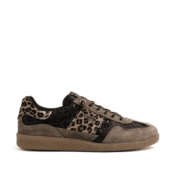 Zapatos deportivos de mujer con diseño animal print y detalles de gamuza en tonos neutros, ideales para potenciar estilo y comodidad en calzado de calidad.