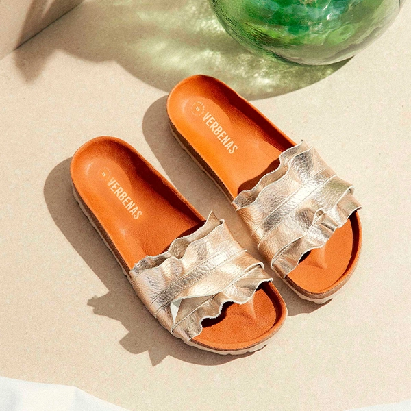 Sandalia Verbenas Oro Volante Cómoda - Imagen 2