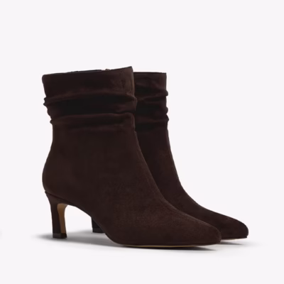 Botines tacón bajo moka mujer Mustang detalle cremallera