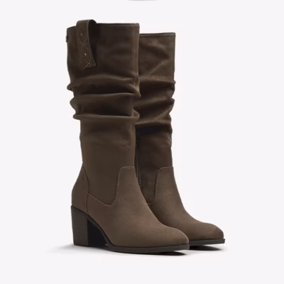 Botas altas taupe mujer Mustang detalle tacón
