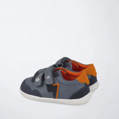 Zapatilla barefoot infantil petrol Garvalín detalle velcro
