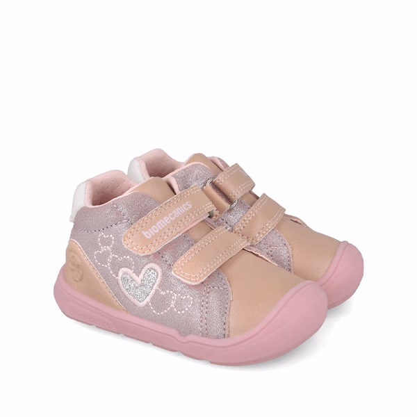 botines respetuosos Biomecanics rosa bebé detalle velcro