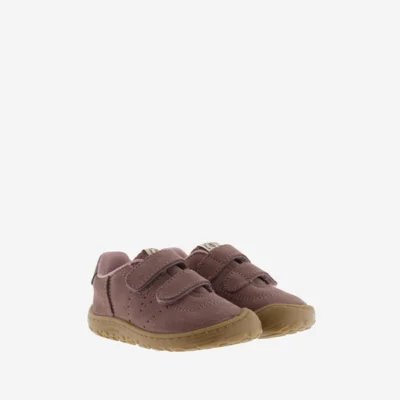 Zapatillas barefoot niña Victoria malva serraje par completo detalle