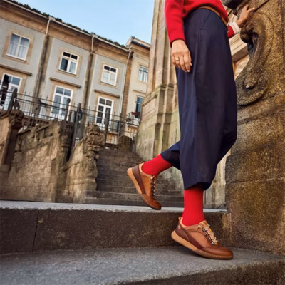 Zapatillas Pikolinos Viana Brandy Piel Mujer puestas modelo