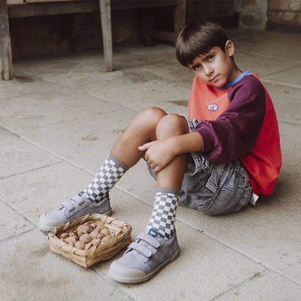 Zapatillas barefoot infantil topo serraje Igor puestas modelo