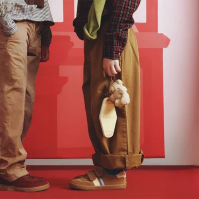 Zapatillas barefoot niño Gioseppo camel piel detalle modelo