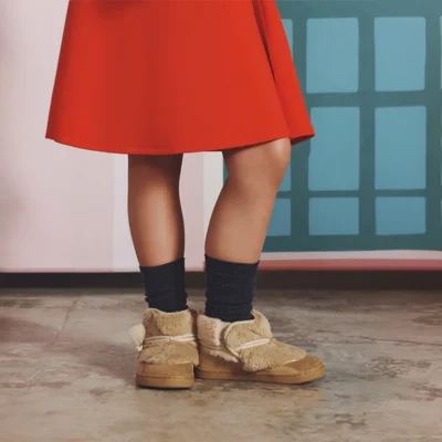 botas australianas barefoot niña beige Gioseppo detalle suela casco flexible