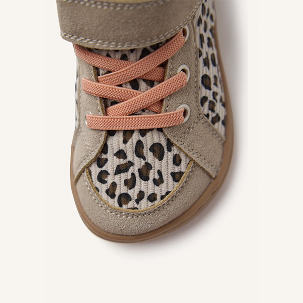 Botitas barefoot infantil Gioseppo leopardo borreguito detalle puntera