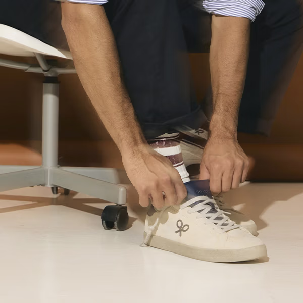 Zapatillas Silbon Beige Serraje Hombre detalle raquetas bordadas