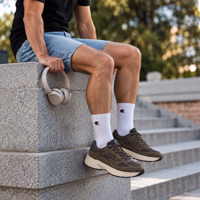 Zapatos casual hombre Silbon marrón estilo deportivo puestos en modelo