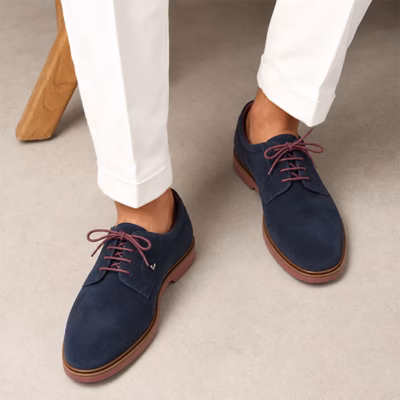 Zapatos vestir hombre marino cuero cordones Martinelli puestos en modelo
