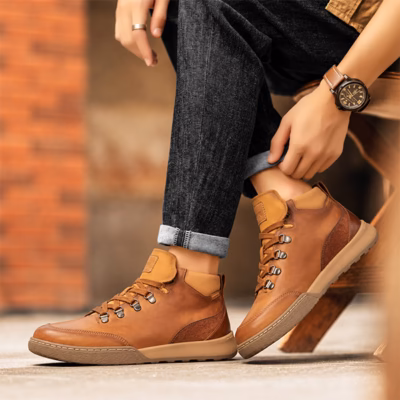 Botines deportivos mujer piel brandy Pikolinos Viana puestos en modelo