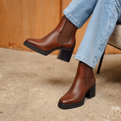 Botines mujer piel marrón tacón 5 cm Callaghan Laura puestos en modelo