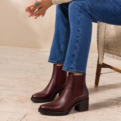 Botines mujer piel cuero tacón 5 cm Callaghan Laura puestos en modelo