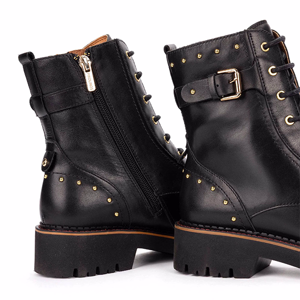 Botines militares mujer Pikolinos Vicar negro piel vista de detalle